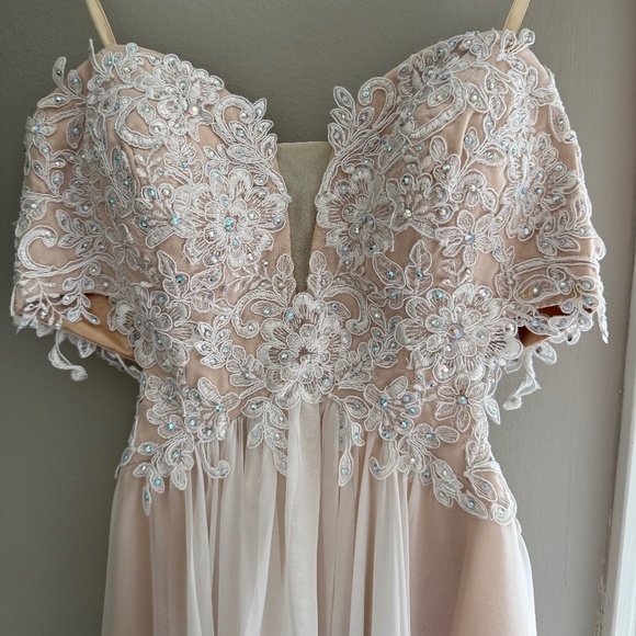 Elegant Nude & White Lace Gown — Perfect for Prom, Graduation, or Formal Events - Picture 3 of 6